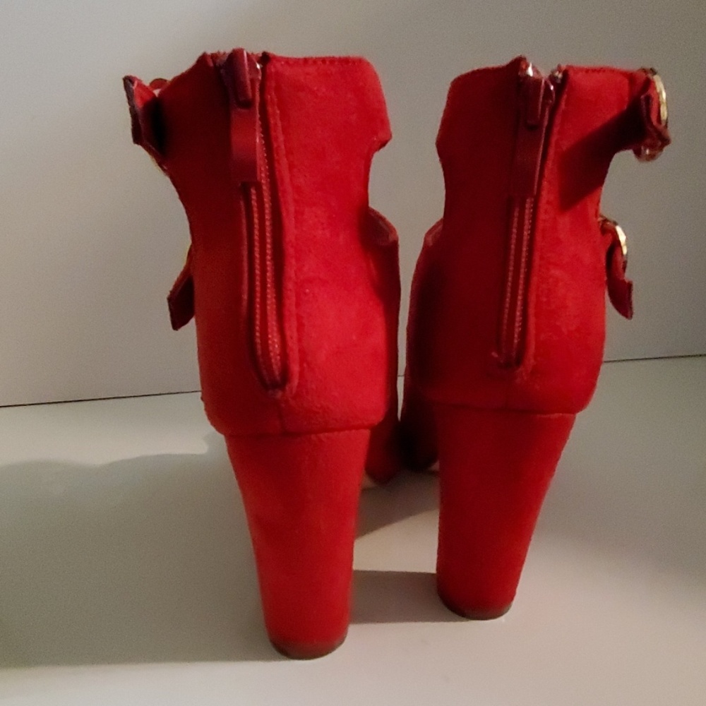 Shoes - Picture 3 of 3